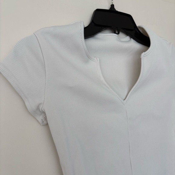 Alo Yoga White Ribbed Women's Cropped Top - Picture 5 of 9